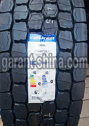 Falken BI-856 (приводная) 315/60 R22.5 152/148L 18PR - Фото протектора с этикеткой вблизи